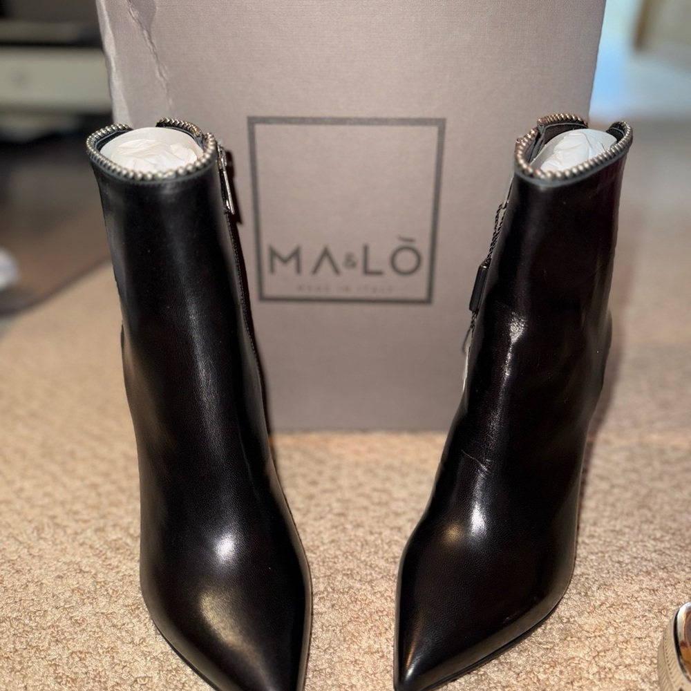 ~*NWT*~ Ma&Lo Women's Sleek Black Ankle Boots